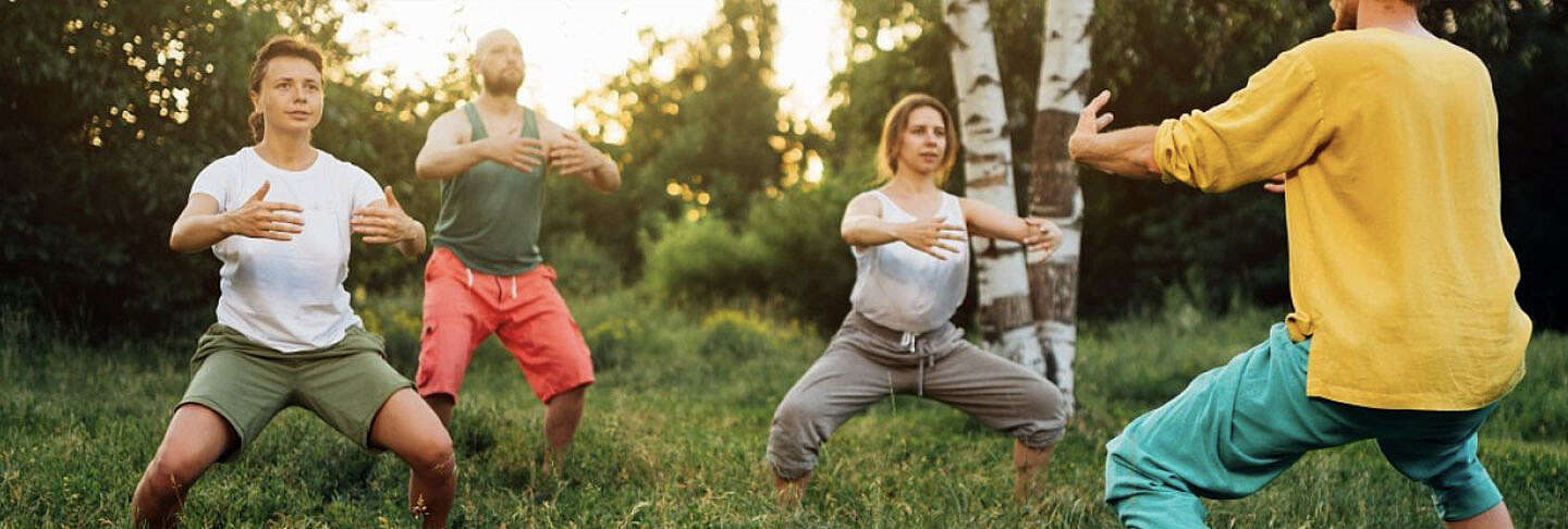 Qi Gong Kurs in einem Park